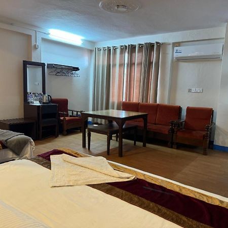 Hotel Silver Jubilee Kathmandu Buitenkant foto