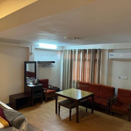 Hotel Silver Jubilee Kathmandu Buitenkant foto