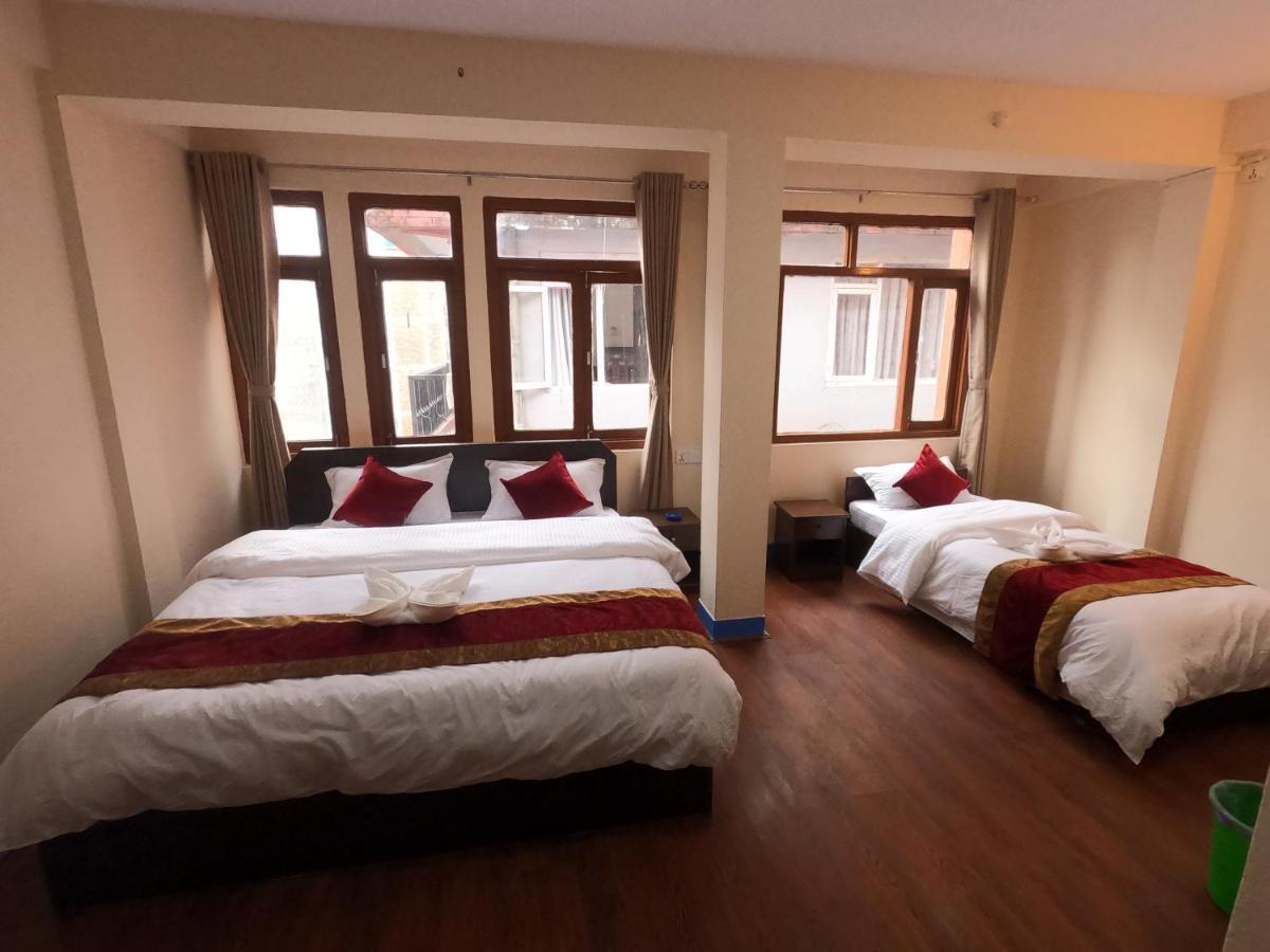 Hotel Silver Jubilee Kathmandu Buitenkant foto