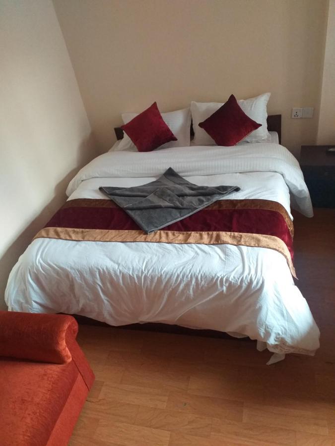 Hotel Silver Jubilee Kathmandu Buitenkant foto