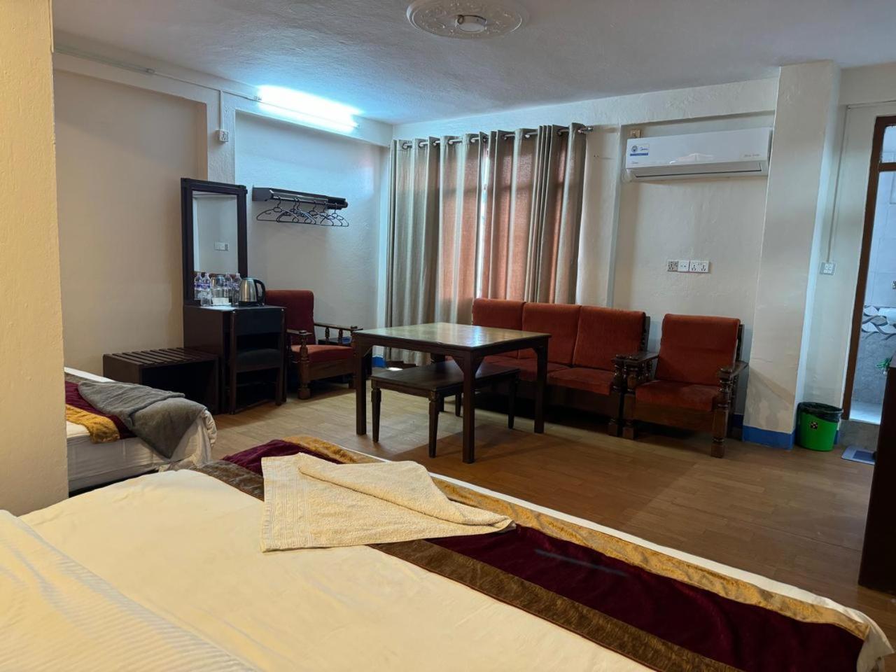Hotel Silver Jubilee Kathmandu Buitenkant foto