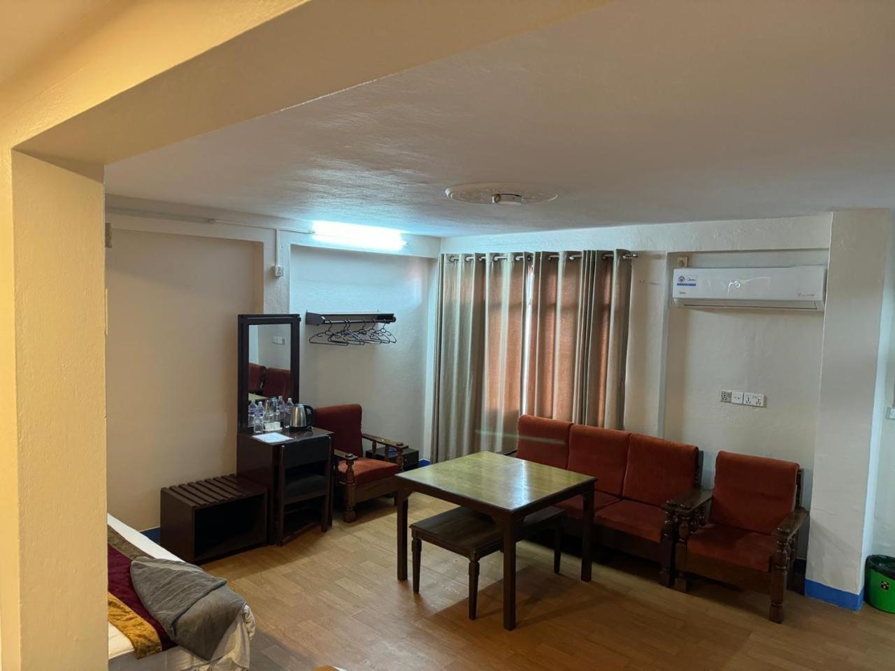 Hotel Silver Jubilee Kathmandu Buitenkant foto