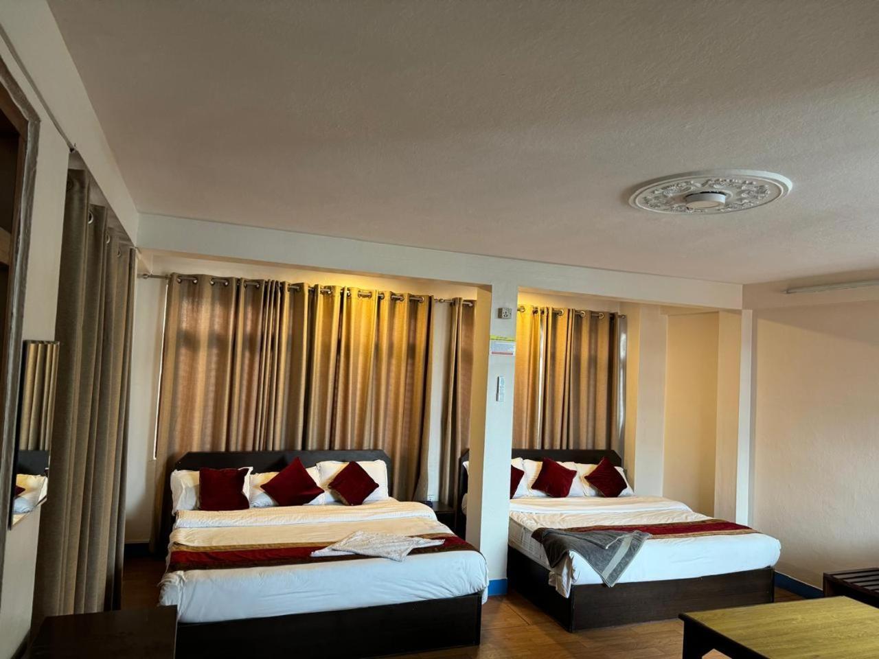 Hotel Silver Jubilee Kathmandu Buitenkant foto
